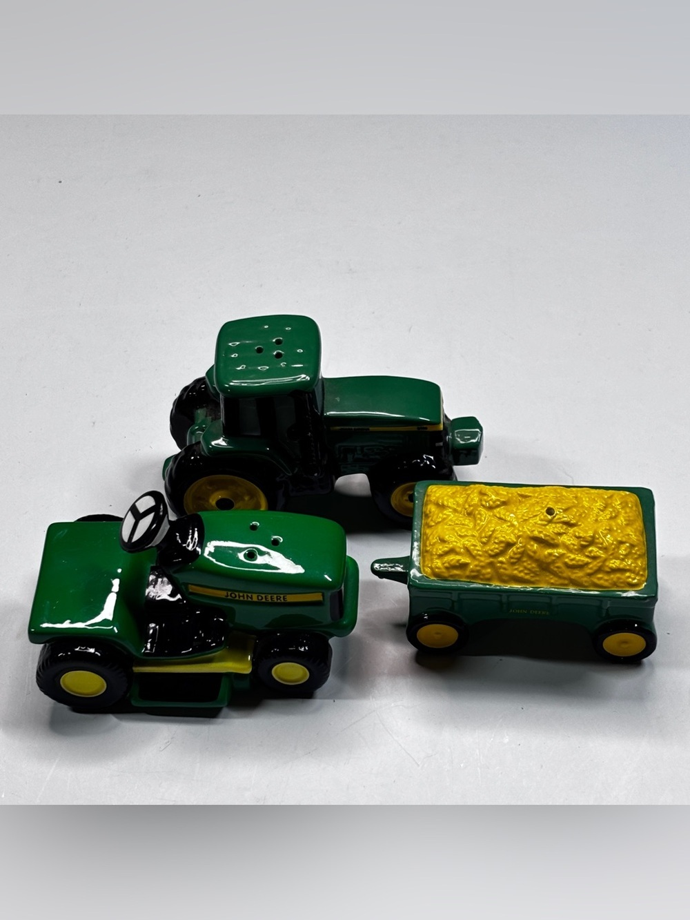 John Deere Tractor Salt and Pepper Shakers country tin tray country farm - Picture 5 of 13